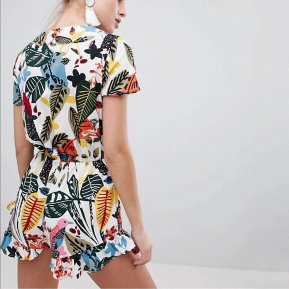 ASOS Boohoo Front Tie Cut Out Romper Tropical Floral Size US 6 - Picture 3 of 8